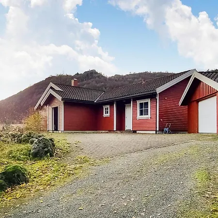 4 Bedroom Awesome In *