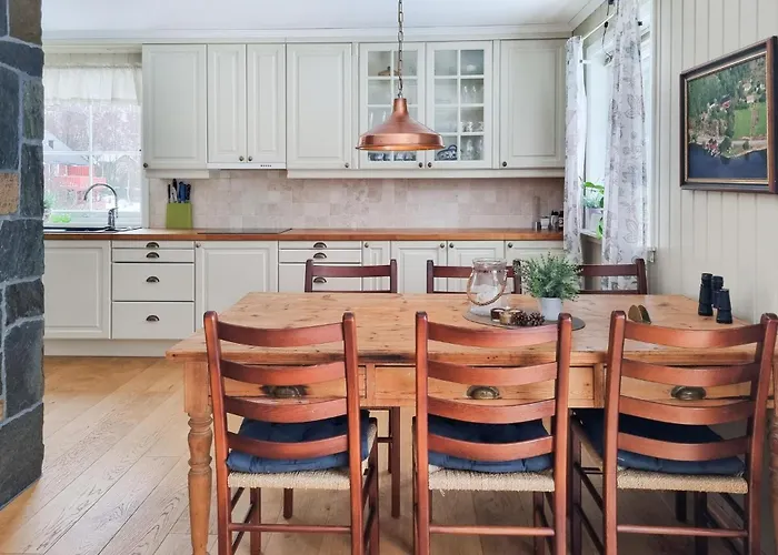 Semesterbostad 4 Bedroom Awesome In *