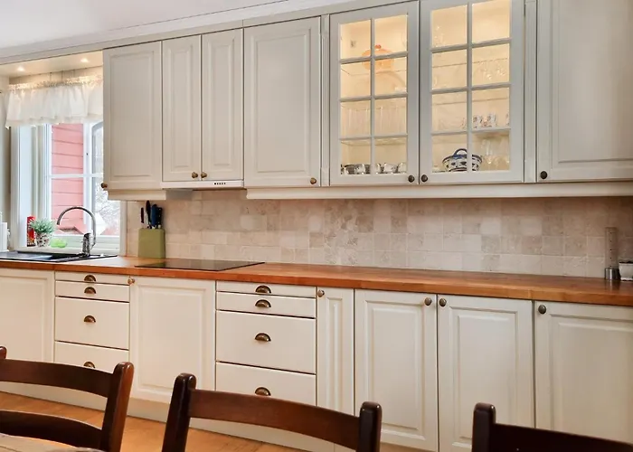 Semesterbostad 4 Bedroom Awesome In Lyngdal